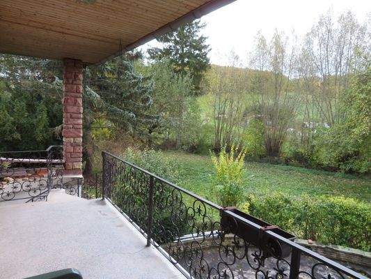 Erdgeschoss: großzügiger Eckbalkon (ca. 24 m²) nach Süden