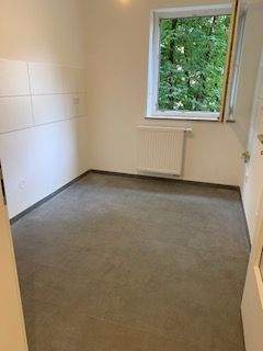 Küche mit neuen Fliesen.