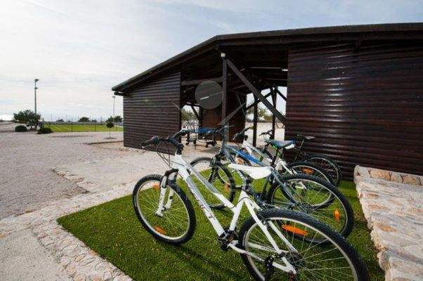 Nebengebäude: mit Unterhaltungsmöglichkeiten & Fahrrädern