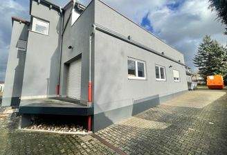 Anlieferung/Rampe und Zufahrt