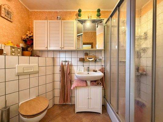 Badezimmer mit Dusche