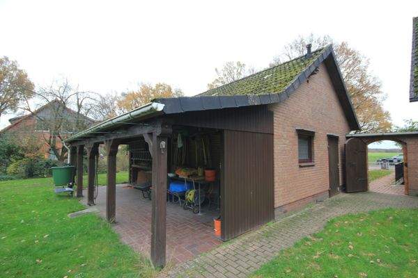 Rückseite Doppelgarage