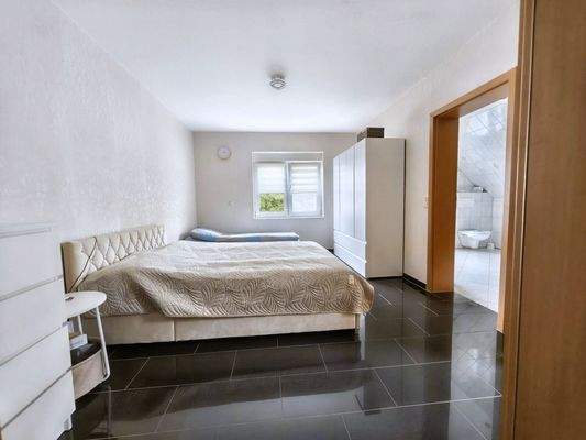 Anbau 1.OG Schlafzimmer mit eigenem Bad