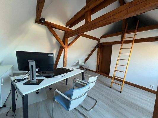 Büro im Spitzboden