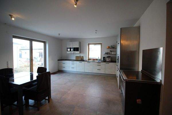 Küche mit Terrassenzugang