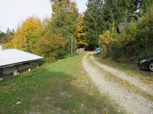 gute geschotterte Zufahrt 