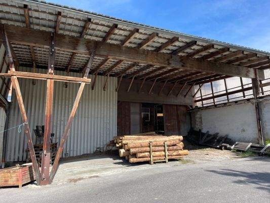 Überdachte Lagerfläche