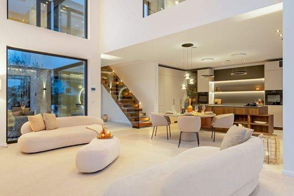 Wohnbereich mit Galerieöffnung