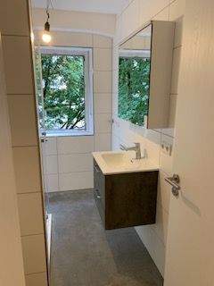 Rechte Seite im Duschbae