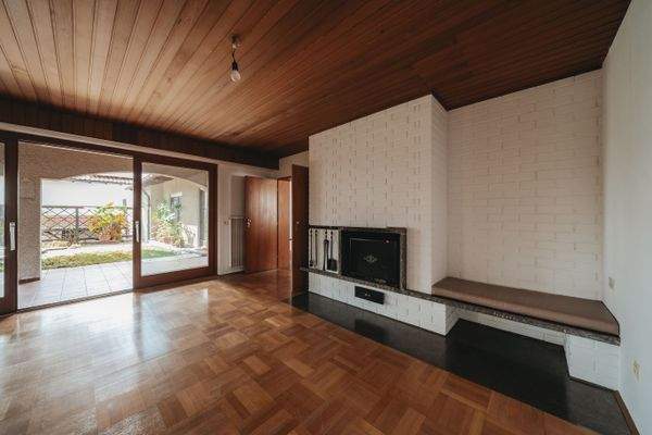 Räumlichkeiten Erdgeschoß-Wohnzimmer m. Zugang Terrasse