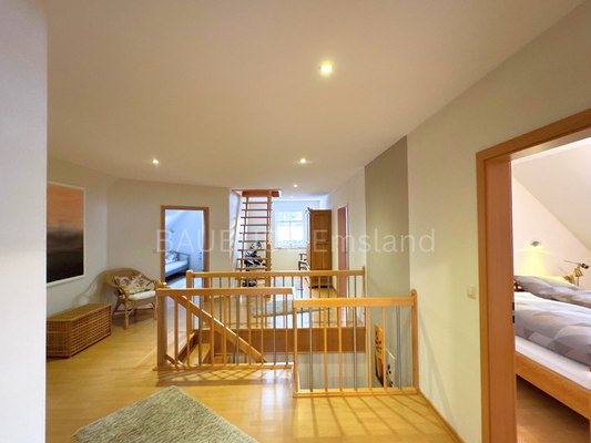 Flurbereich mit Aufgang zum ausgebauten Dachboden