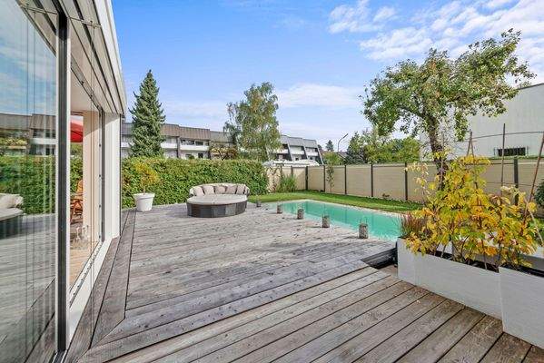 Große Sonnenterrasse