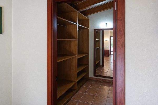 Begehbarer Kleiderschrank