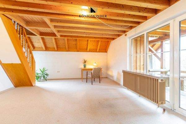 Wohnzimmer DG 1 mit Räubertreppe ins DG 2