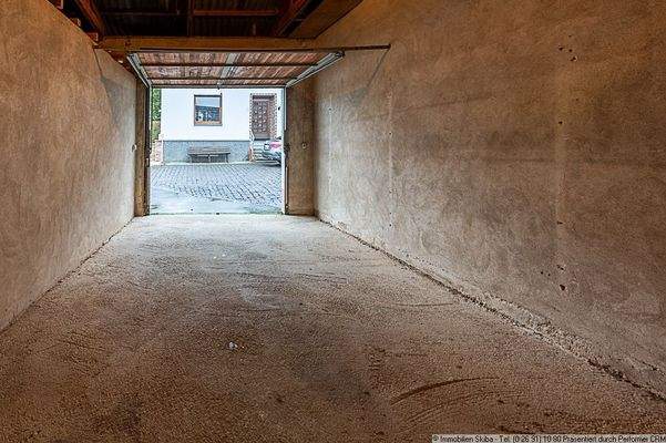 Blick aus einer Garage