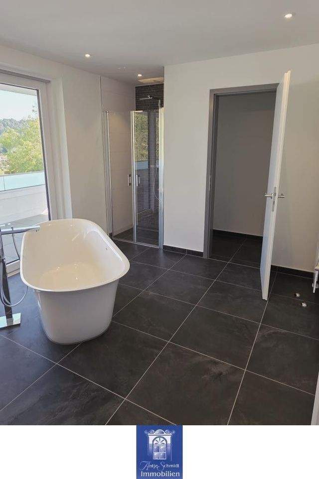Dachtraum - Ruhig und grün! Große Terrasse, modernes Bad mit freistehender Wanne! - Photo 5