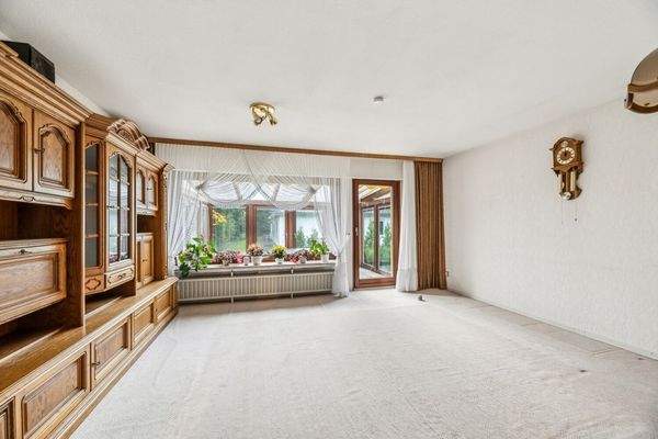 Wohnzimmer EG mit Blick zum Wintergarten 