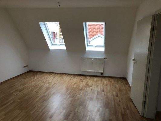 Wohn- und Schlafzimmer