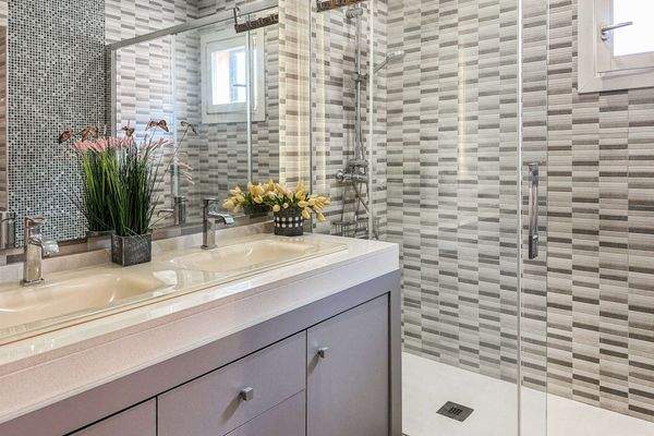 modernes Badezimmer en Suite