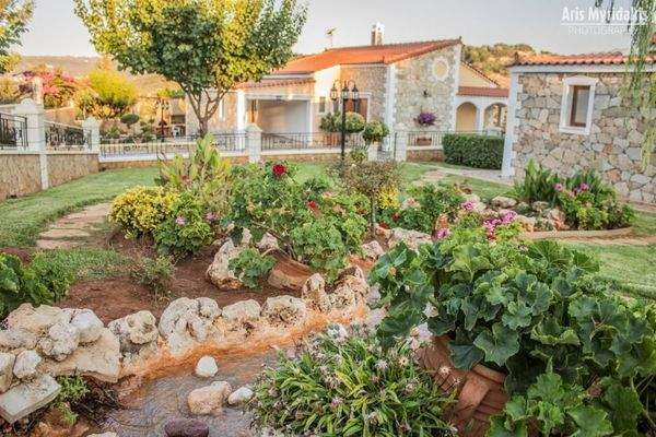 3 Luxusvillen mit Pool in Douliana