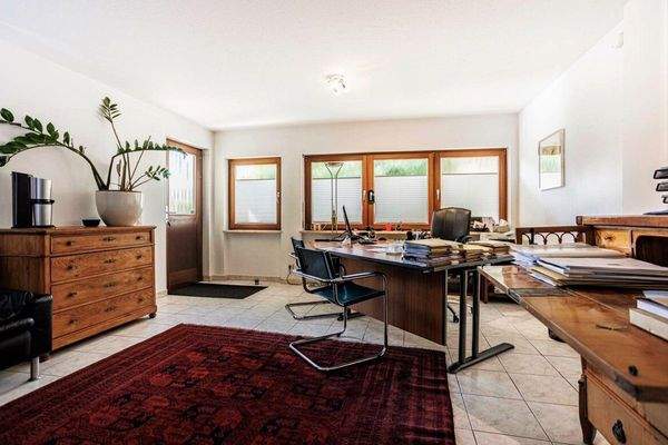 Büro im EG -Hauptwohnung