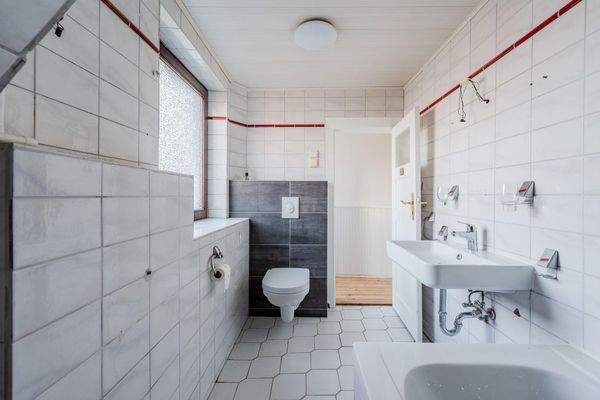 Badezimmer mit Wanne