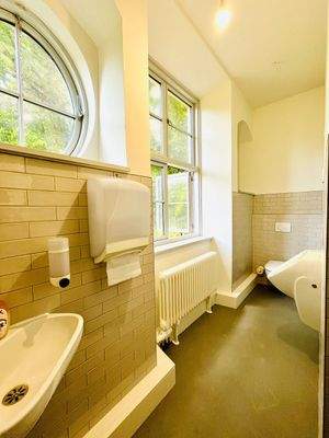 WC Herren Ostflügel.jpg