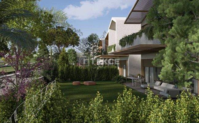 Apartments in a Complex with Pool Close to Alaçatı in İzmir Çeşme