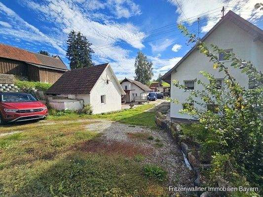 Geradehaus- Keller li  -Überdachter Freisitz-  Haus 1 li und Haus 2 re