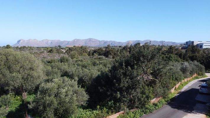 Kreta, Kampani: Ruhiges Grundstück in Akrotiri mit Bergblick zu verkaufen