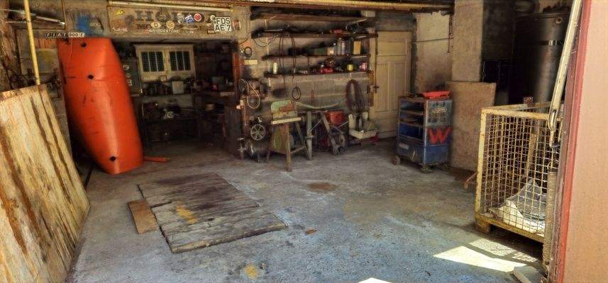 Garage unten Haus links