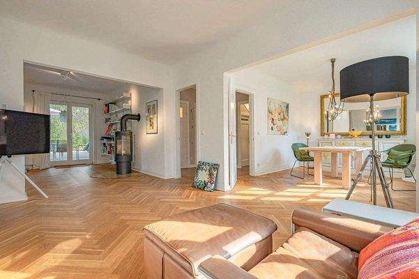 Offener Wohn- und Essbereich