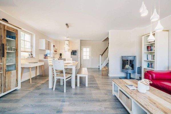 Wohn- Essbereich mit Kamin