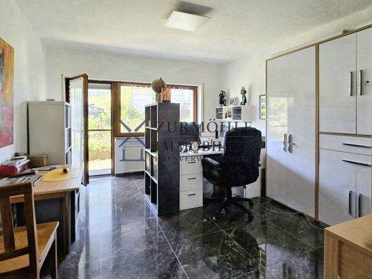 Arbeits-/Kinderzimmer EG