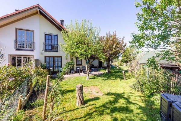 Garten mit Terrasse.jpg