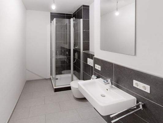 2. Badezimmer mit Dusche