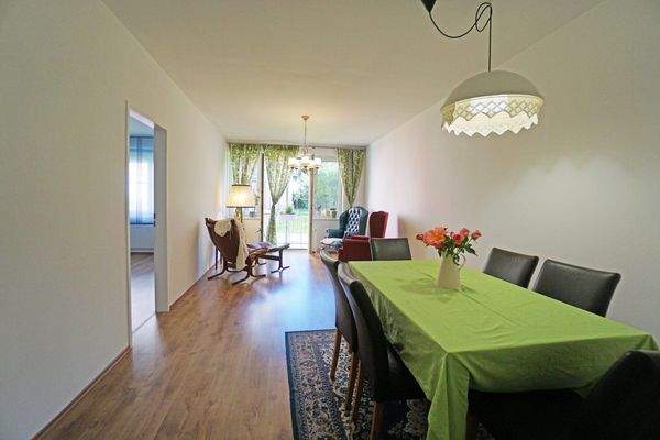 Wohnzimmer mit Essbereich