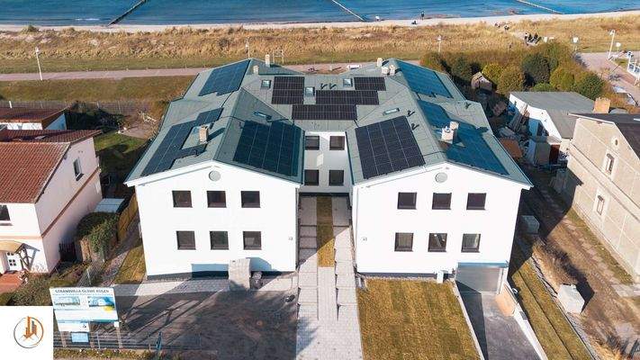Strandvilla Glowe Dachansicht Drohne Solar