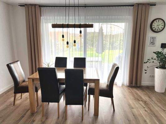 Essbereich neben der Küchenzone