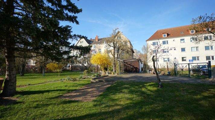 Zufahrt rückwärtige Garage