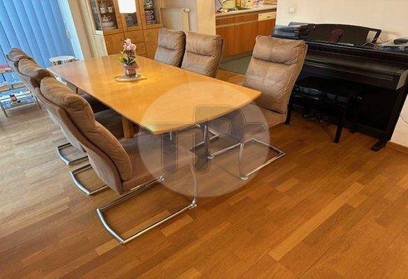 Esszimmer mit Blick zur Küche