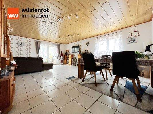 EG: Großzügiges Wohn- und Esszimmer, hell und offen