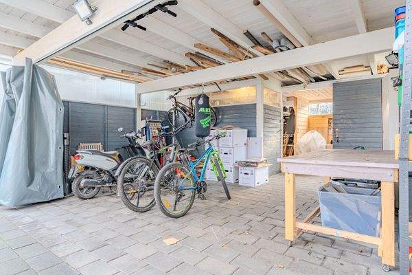 Carport samt Werkraum und Sitzecke