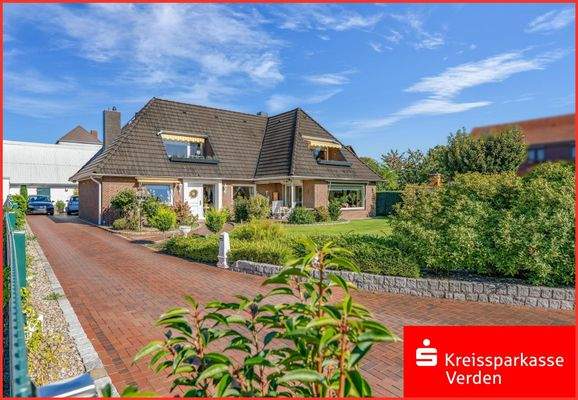 Zufahrt zum Haus, Garten und Eingang