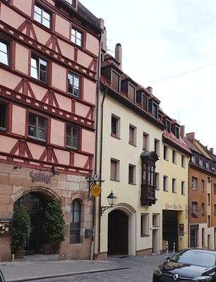 Zugang zum Haus (gelb)