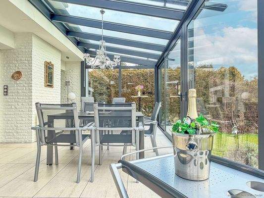 Hochwertiger und ca. 23 qm großer Wintergarten