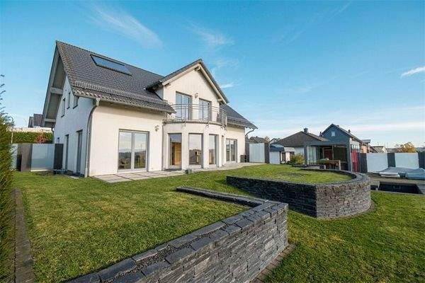 Haus- und Gartenansicht