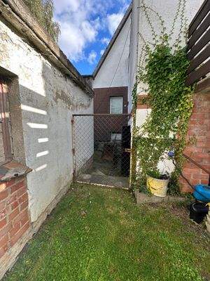 Durchgang Garten zur Garage