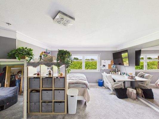 CAM03784G0-PR0075-STILL053