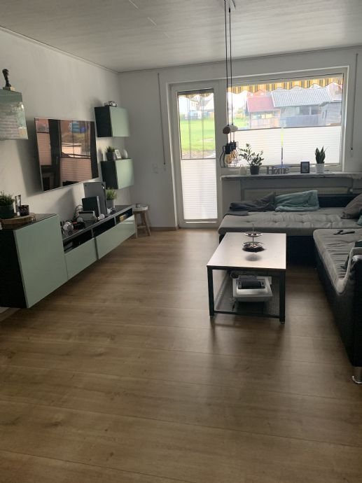 3 Zimmer Küche, Bad mit Speisekammer und Garage und mit großer Terrasse zu vermieten